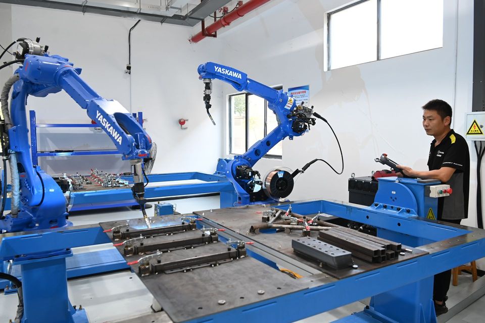 Kart assembly hall with production lines