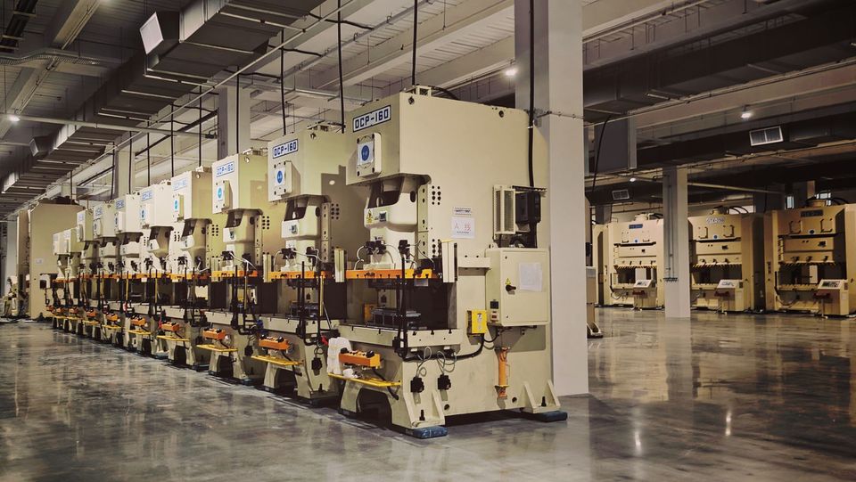 Press shop producing stamped components